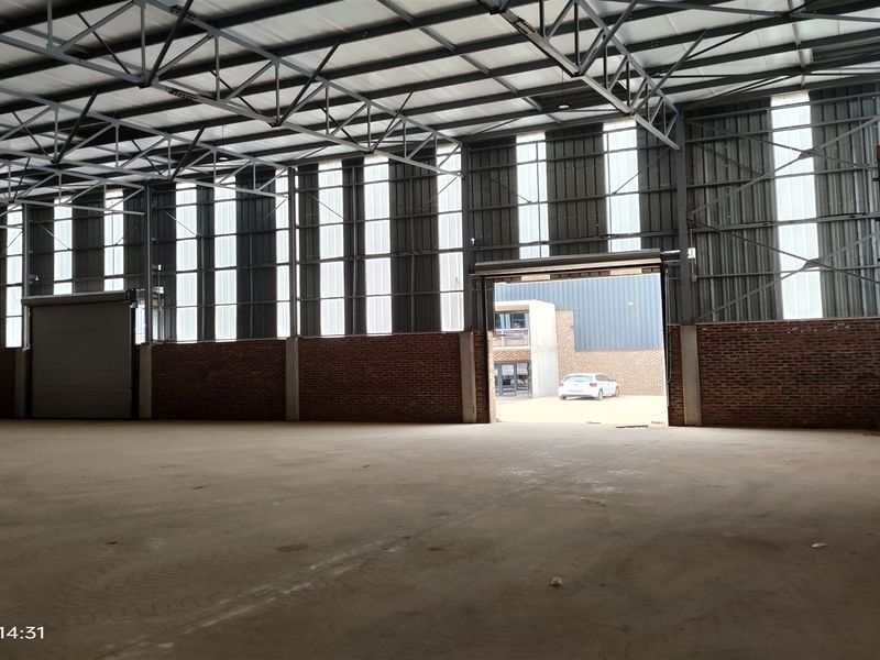 1300m2 To Let or FOR SALE - Photo 7
