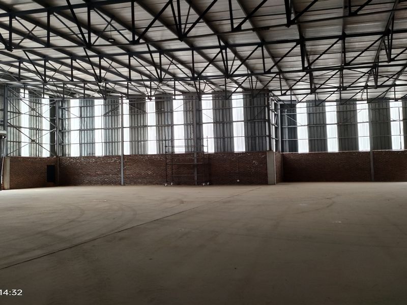 1300m2 To Let or FOR SALE - Photo 9