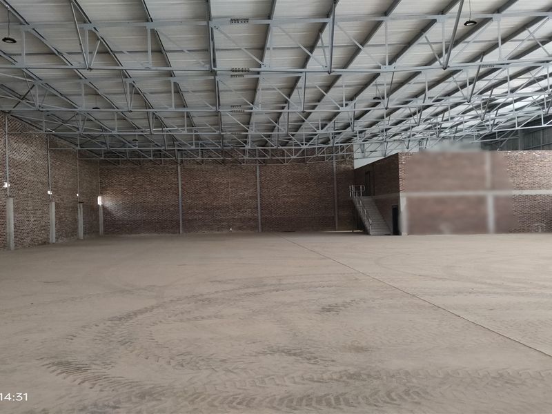 1300m2 To Let or FOR SALE - Photo 4