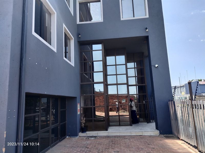 1300m2 warehouse To Let or FOR SALE - Photo 2