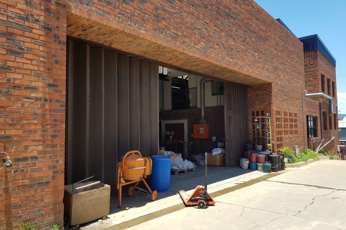 1300m2 warehouse To Let or FOR SALE - Photo 4