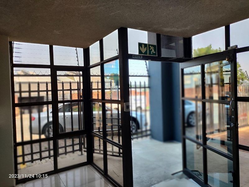 1300m2 warehouse To Let or FOR SALE - Photo 5