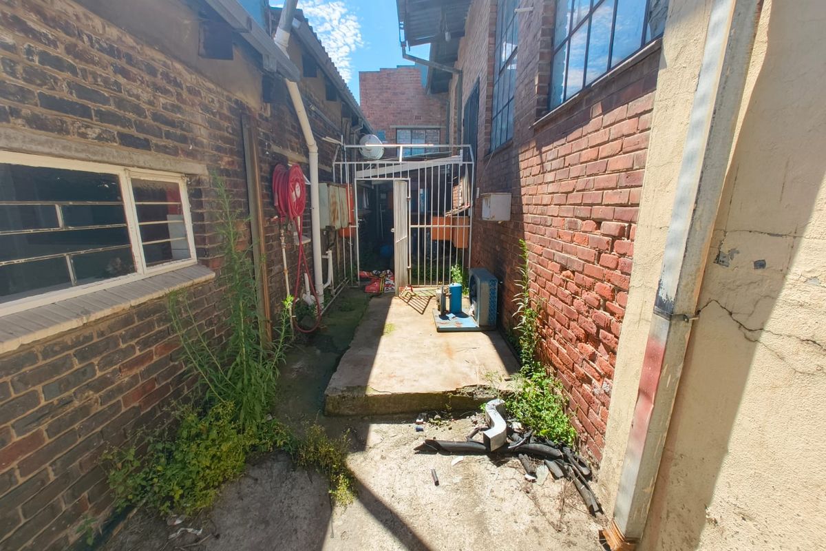 Versatile Commercial Investment Opportunity in Prime Evander Location - Photo 4