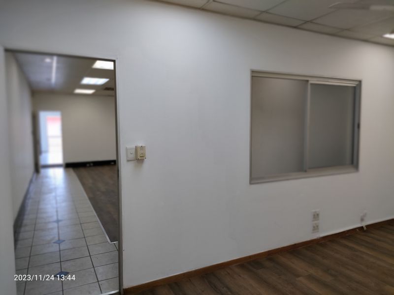 Upmarket 360m2 Mini warehouse - TO LET in NORTHLANDS BUSINESS PARK - Photo 7