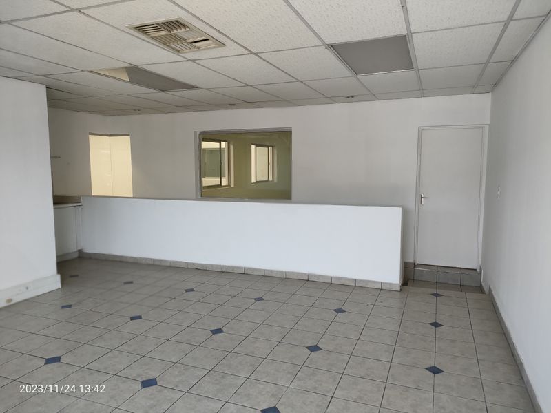 Upmarket 360m2 Mini warehouse - TO LET in NORTHLANDS BUSINESS PARK - Photo 4