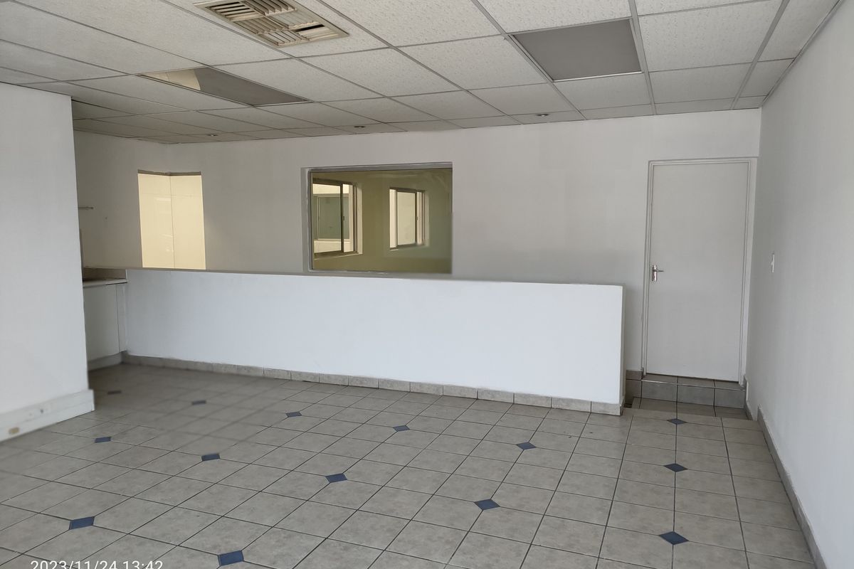 Upmarket 360m2 Mini warehouse - TO LET in NORTHLANDS BUSINESS PARK - Photo 4
