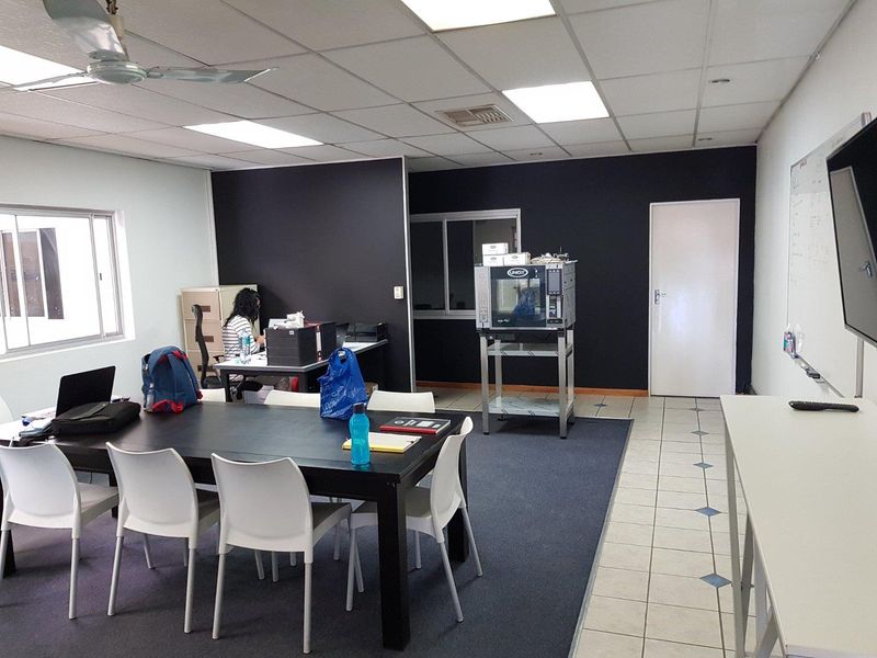 Upmarket 360m2 Mini warehouse - TO LET in NORTHLANDS BUSINESS PARK - Photo 5
