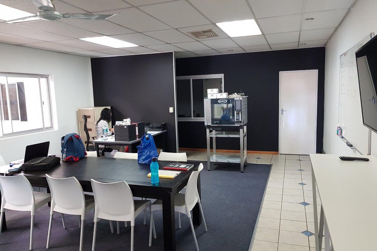Upmarket 360m2 Mini warehouse - TO LET in NORTHLANDS BUSINESS PARK - Photo 5