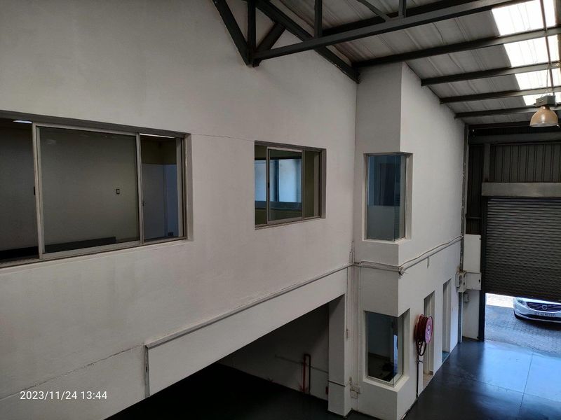Upmarket 360m2 Mini warehouse - TO LET in NORTHLANDS BUSINESS PARK - Photo 10