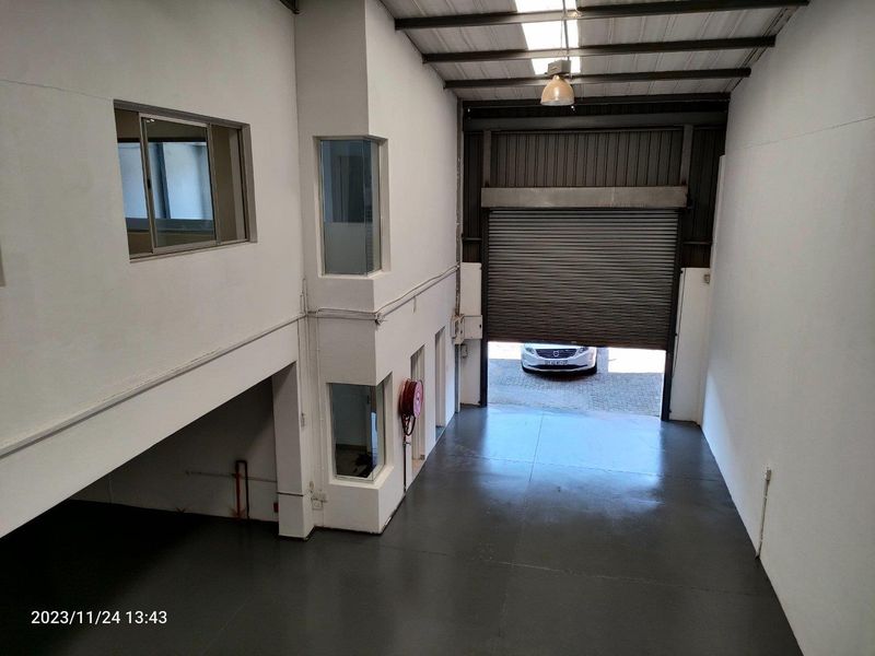 Upmarket 360m2 Mini warehouse - TO LET in NORTHLANDS BUSINESS PARK - Photo 9