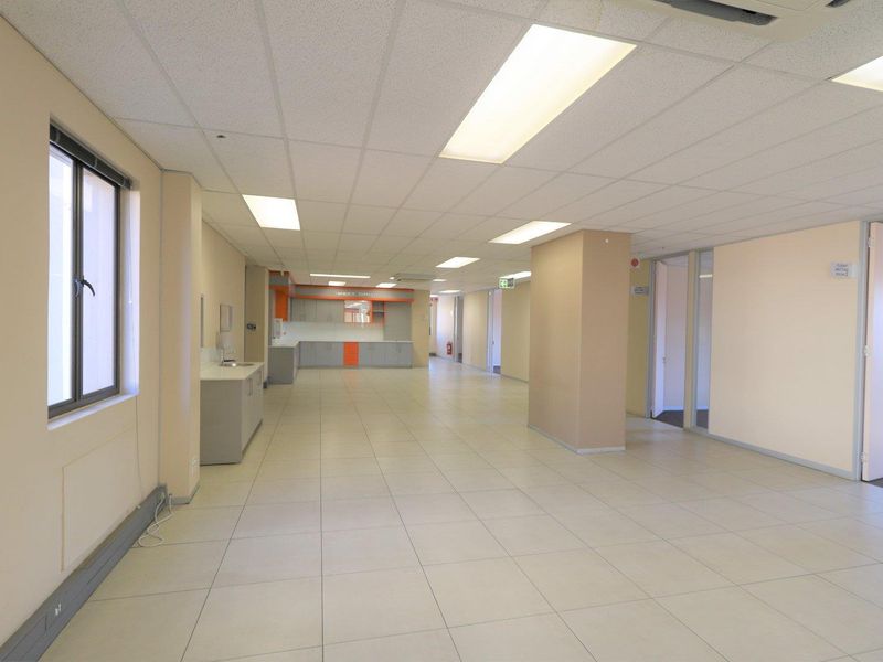 Freestanding Building to let in Rivonia - Photo 5