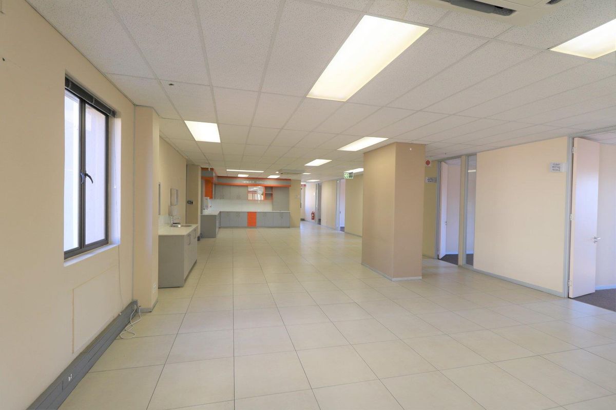 Freestanding Building to let in Rivonia - Photo 5