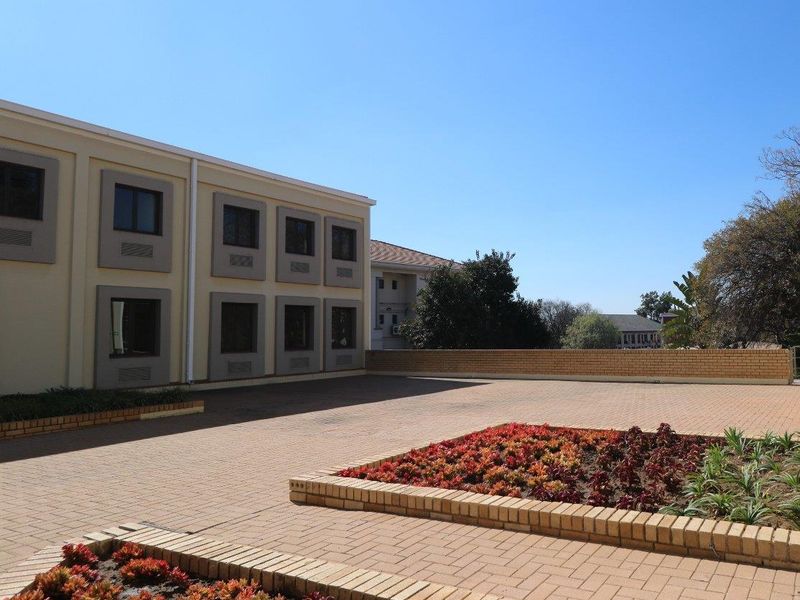 Freestanding Building to let in Rivonia - Photo 9