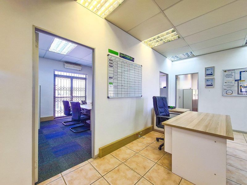 164m2 Furnished Office to Let in Ruimsig - Photo 8