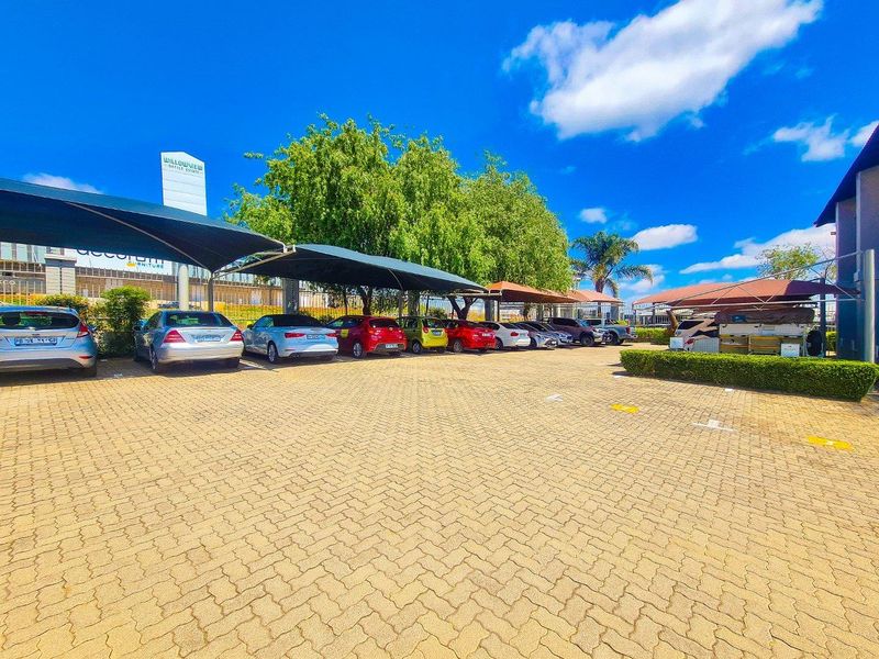 164m2 Furnished Office to Let in Ruimsig - Photo 3