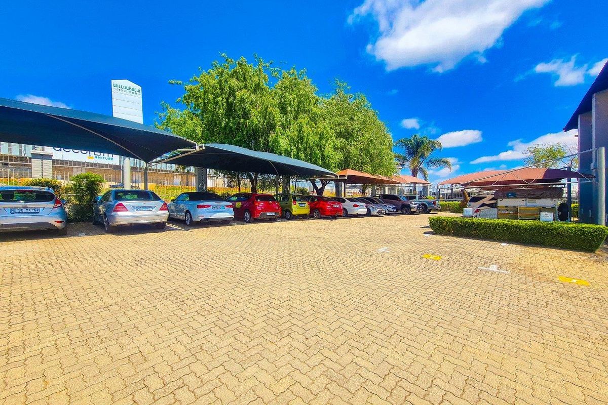 164m2 Furnished Office to Let in Ruimsig - Photo 3
