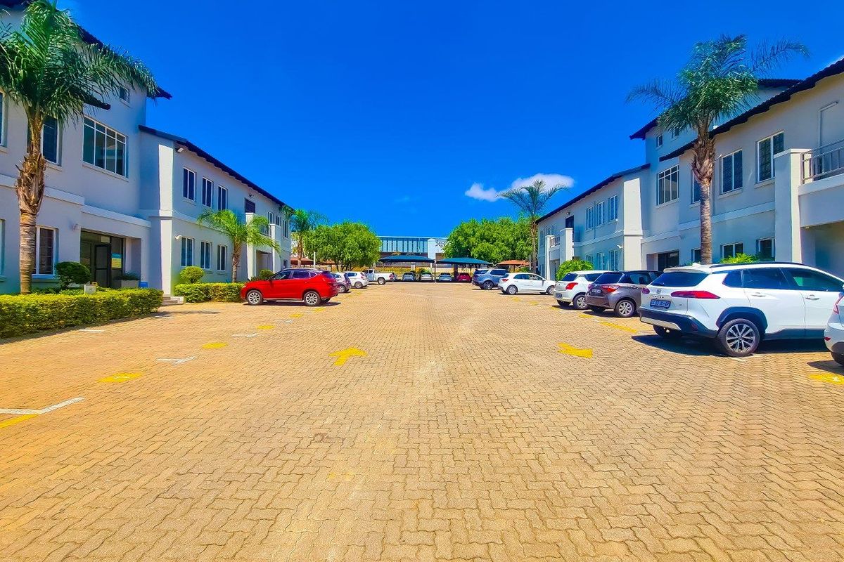 164m2 Furnished Office to Let in Ruimsig - Photo 2