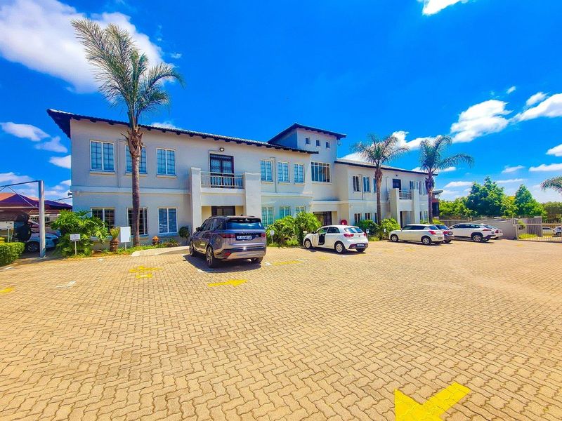 164m2 Furnished Office to Let in Ruimsig - Photo 4