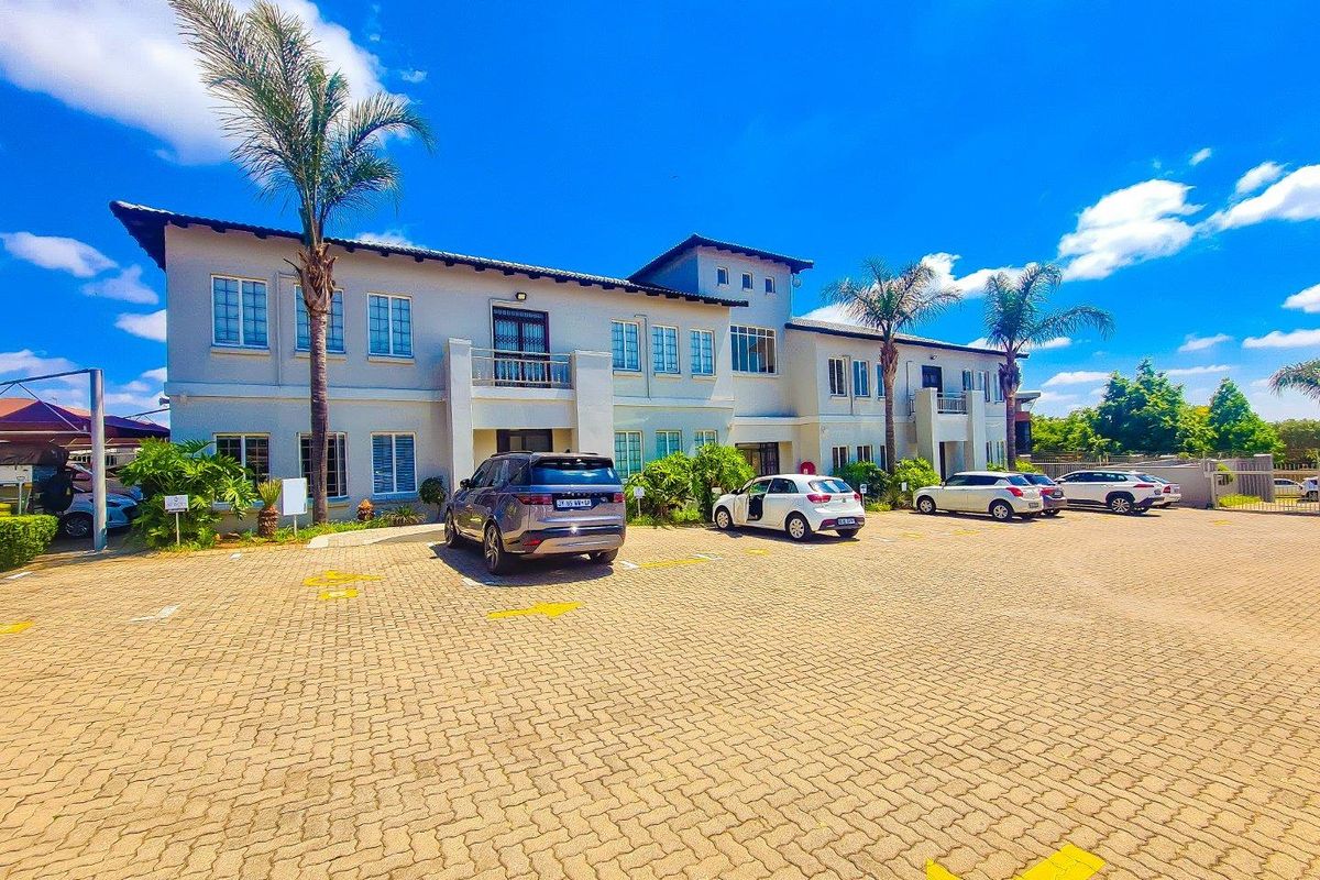 164m2 Furnished Office to Let in Ruimsig - Photo 4