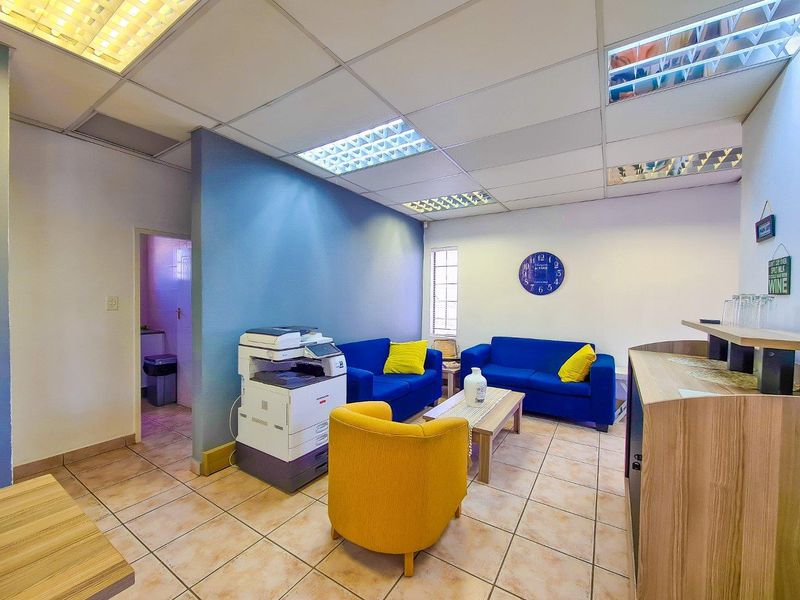 164m2 Furnished Office to Let in Ruimsig - Photo 5