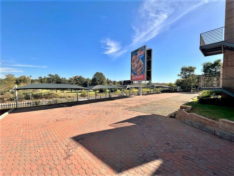 Commercial office space to let in Houghton - Photo 10