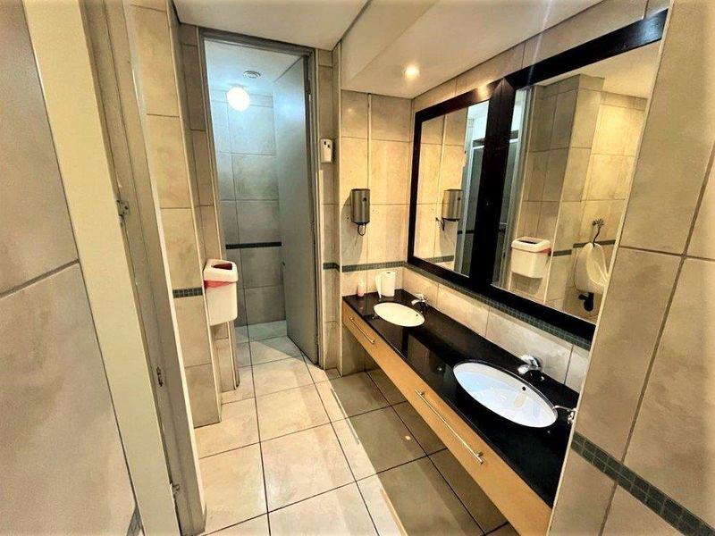 Commercial office space to let in Houghton - Photo 8