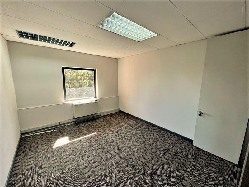 Commercial office space to let in Houghton - Photo 7