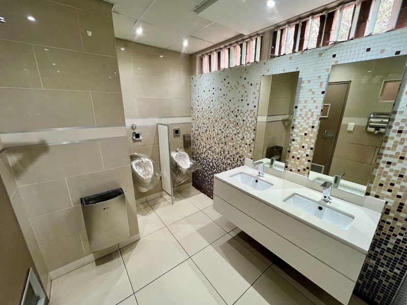 Commercial office space for sale in Houghton - Photo 10