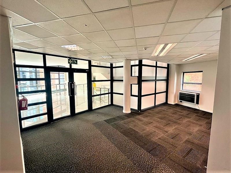Commercial office space to rent in Parktown - Photo 5