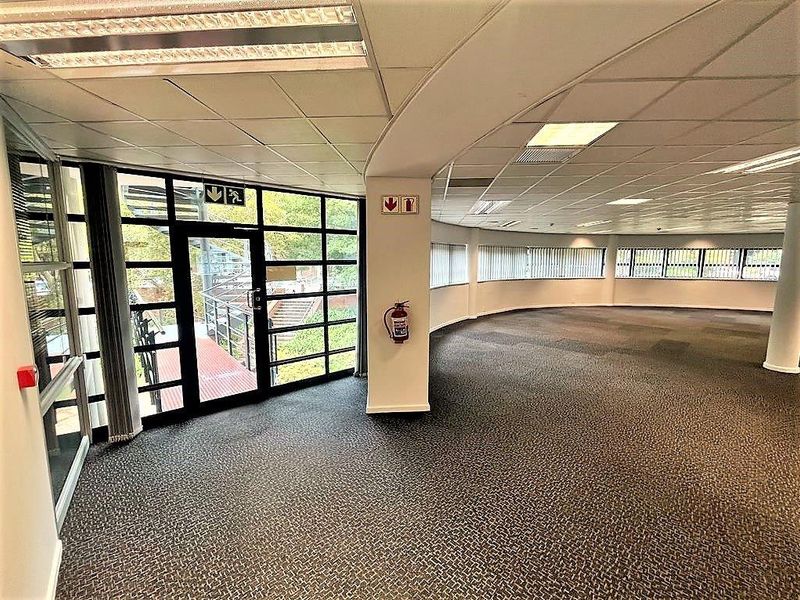 Commercial office space to rent in Parktown - Photo 6