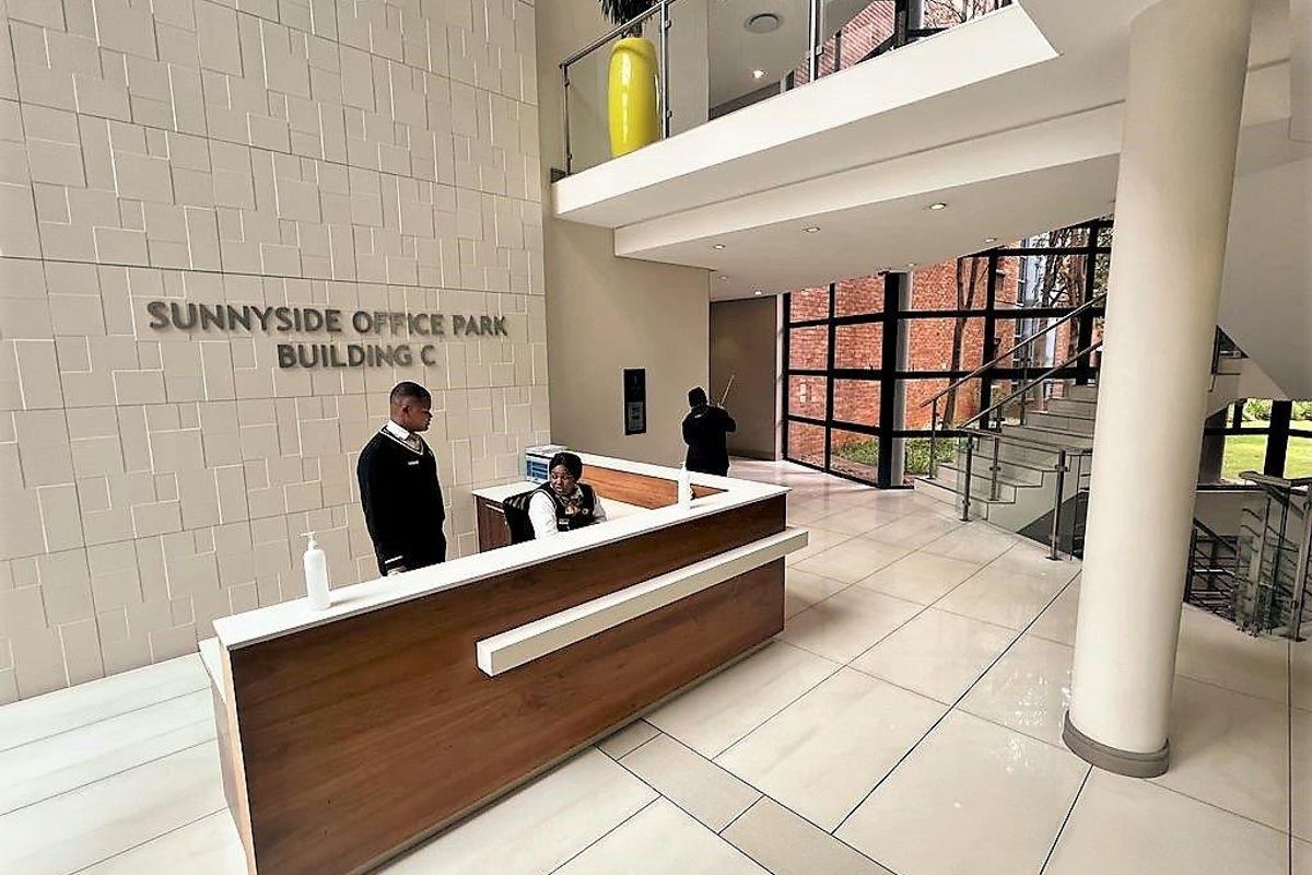 Commercial office space to rent in Parktown - Photo 2