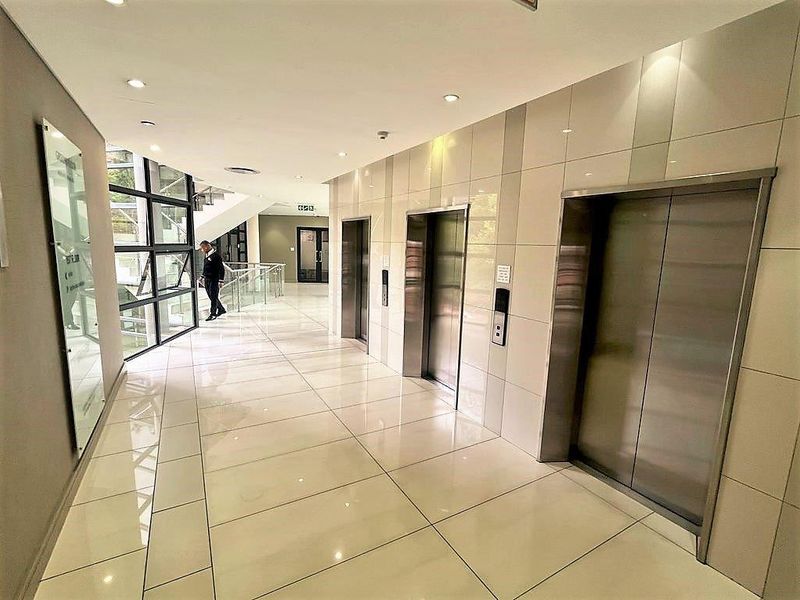 Commercial office space to rent in Parktown - Photo 3