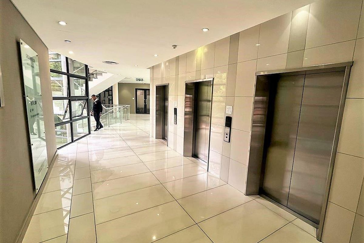 Commercial office space to rent in Parktown - Photo 3