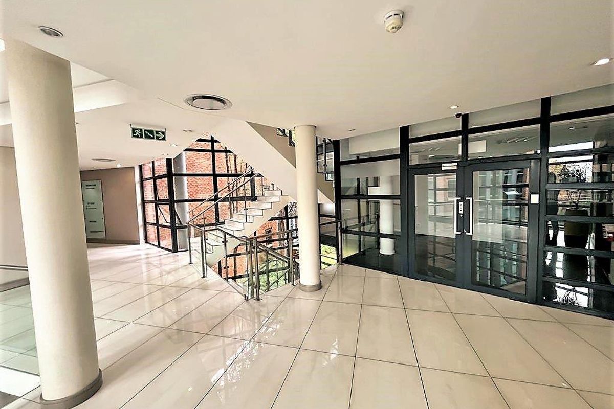 Commercial office space to rent in Parktown - Photo 4
