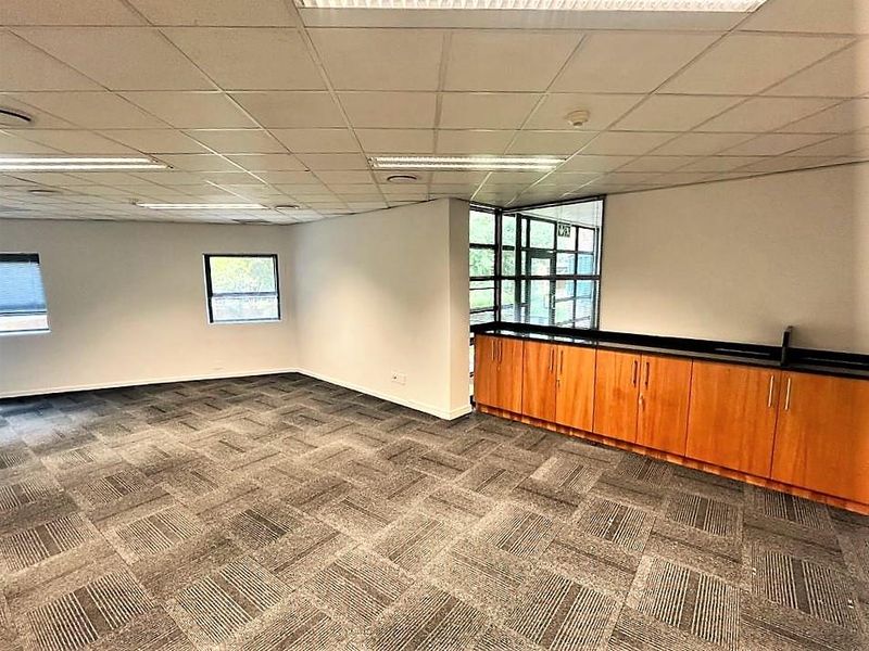 Commercial office space to rent in Parktown - Photo 9