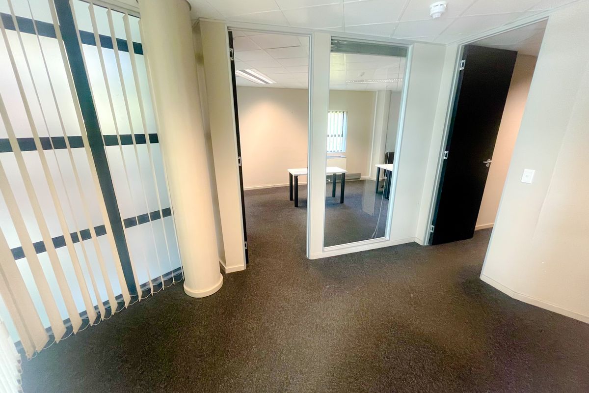 Commercial office space to et - Photo 3