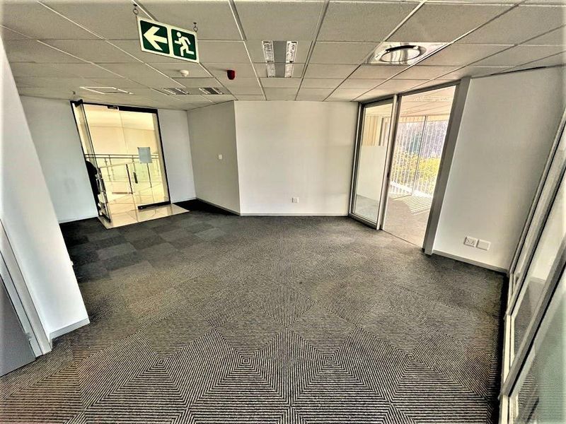Commercial office space to rent in Parktown - Photo 6