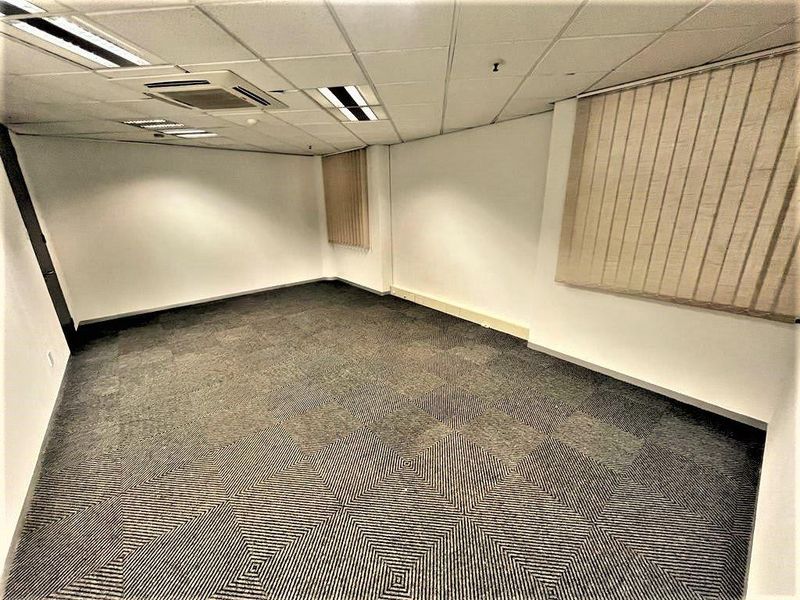 Commercial office space to rent in Parktown - Photo 7