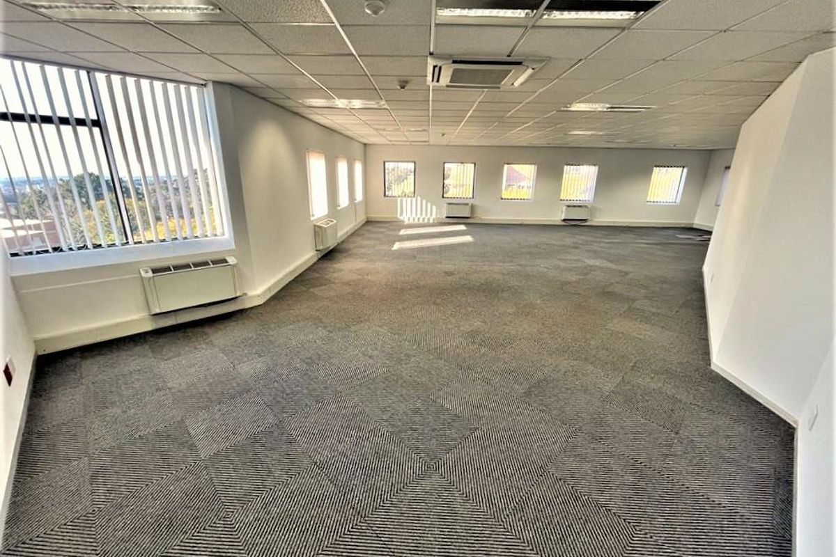 Commercial office space to rent in Parktown - Photo 4