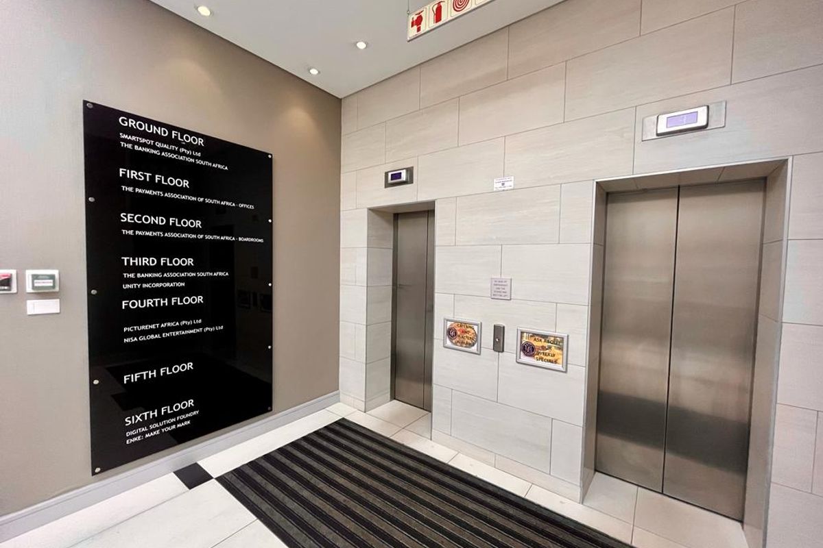 Commercial office space to rent in Parktown - Photo 3