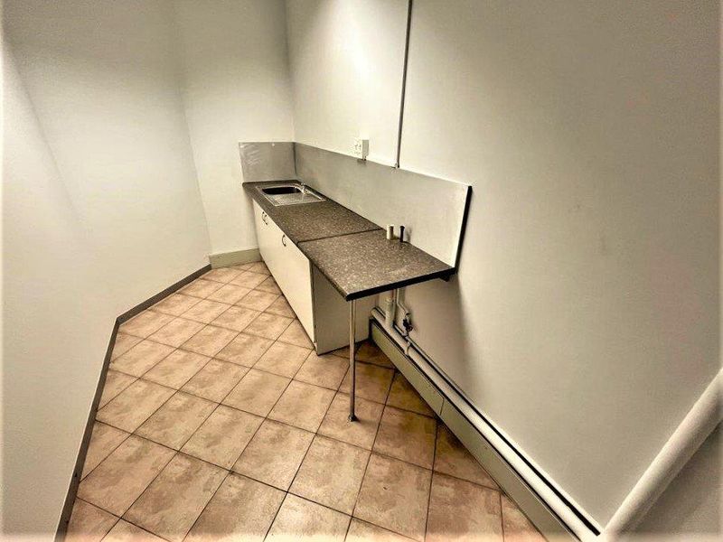 Commercial office space to rent in Parktown - Photo 10