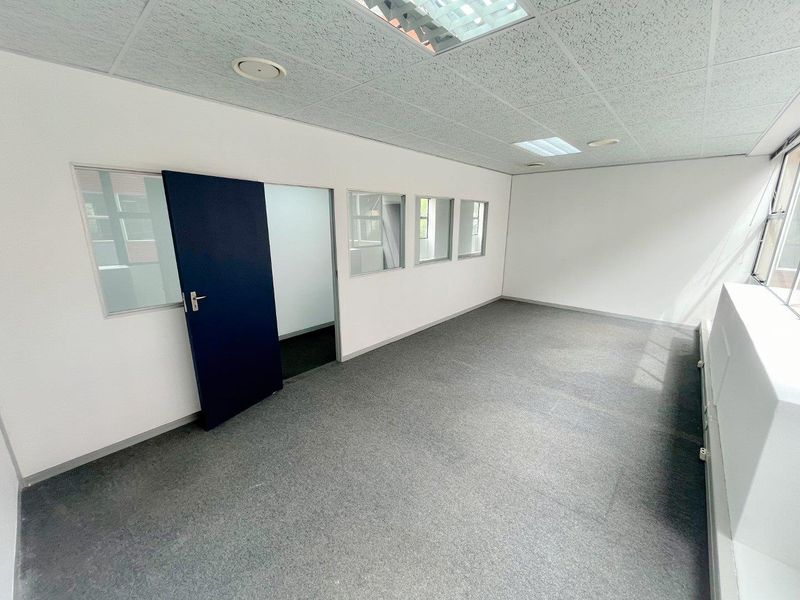 Commercial office space to rent in Parktown - Photo 7