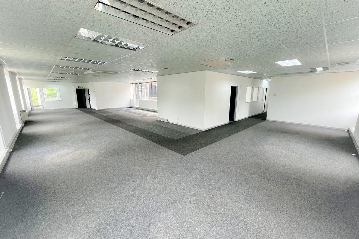 Commercial office space to rent in Parktown - Photo 3