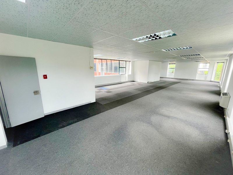 Commercial office space to rent in Parktown - Photo 4