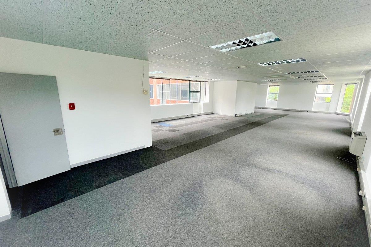 Commercial office space to rent in Parktown - Photo 4