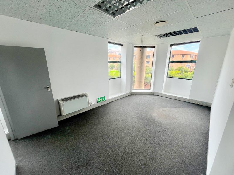 Commercial office space to rent in Parktown - Photo 5