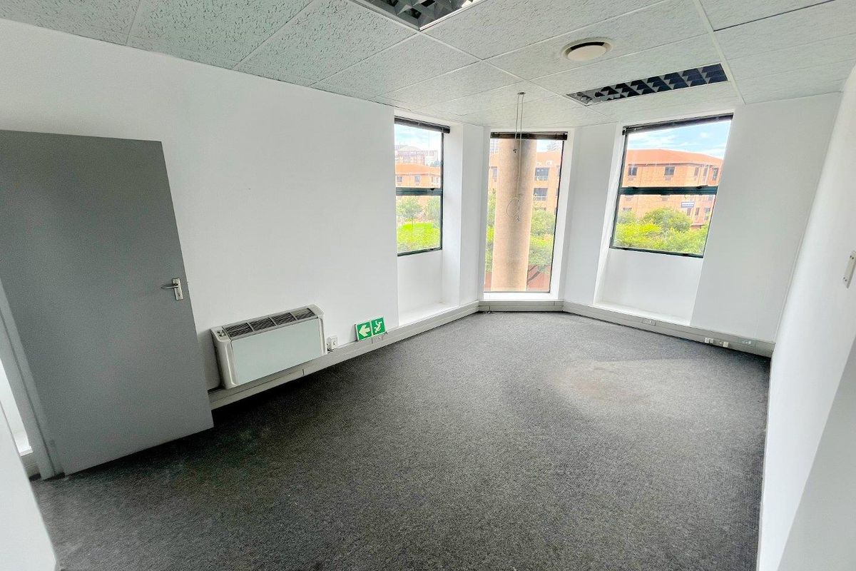Commercial office space to rent in Parktown - Photo 5