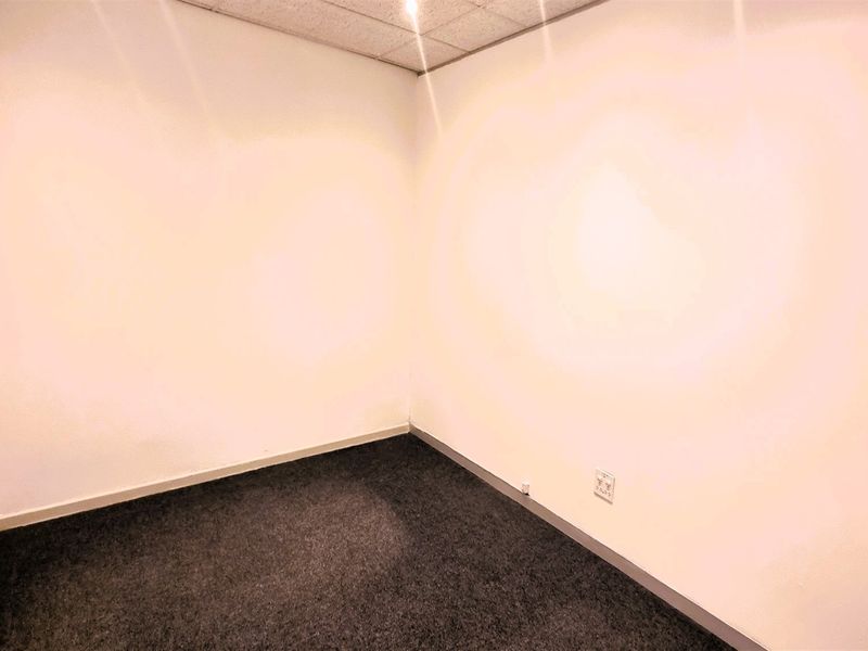 Office space to let on the first floor of the South Block in Culross Court in Bryanston - Photo 7