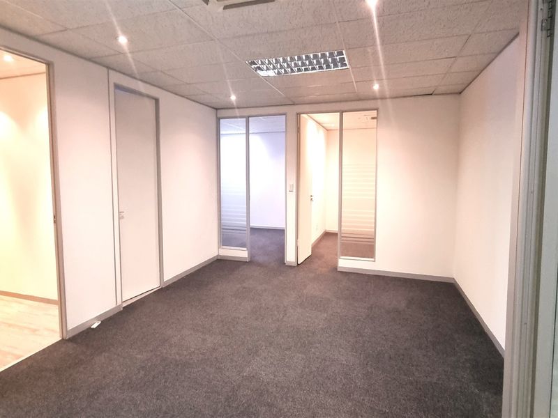 Office space to let on the first floor of the South Block in Culross Court in Bryanston - Photo 4