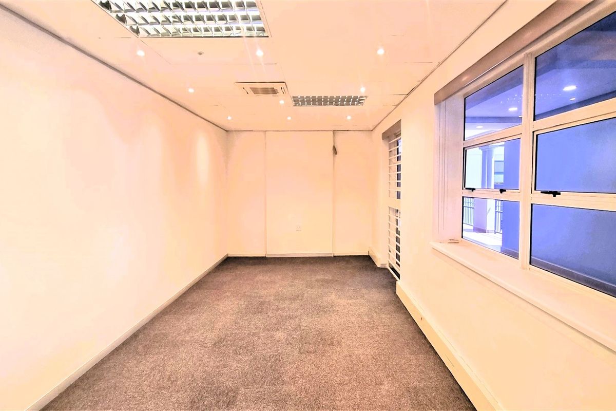 Office space to let on the first floor of the South Block in Culross Court in Bryanston - Photo 3